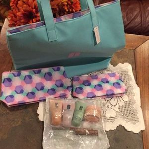 NWT Clinique tote with other products!